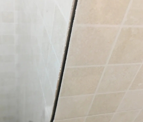 永泰瓷砖空鼓维修公司分享阳台瓷砖脱落的修复过程可以分为以下几个步骤